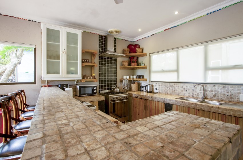 kitchen at Baleia Azul 23, Ponta Mamoli