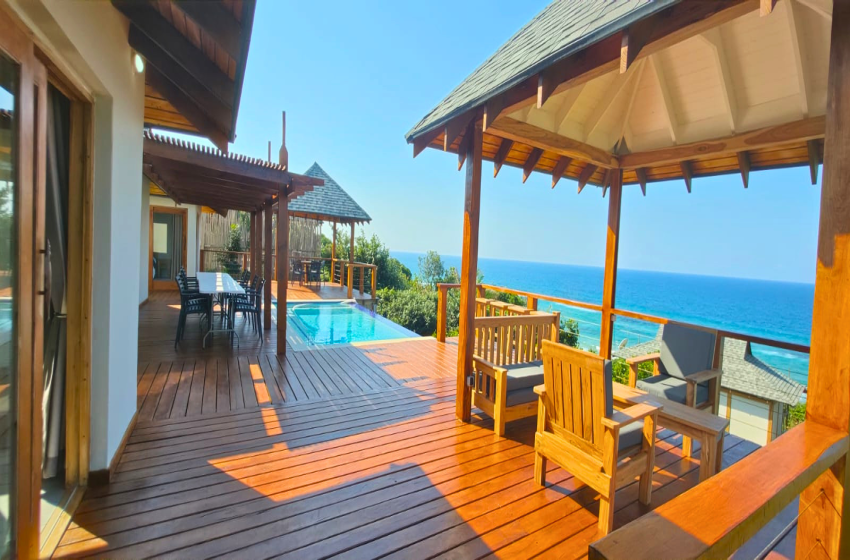 Swimming pool with seaview at Makana 3B in Ponta Mamoli
