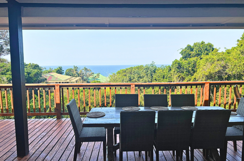 Outside dining area at Campismo Ninho 41 in Ponta Malongane