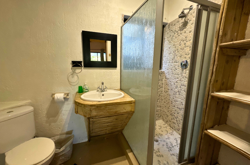 Bedroom 3 bathroom at Kangela 14 in Ponta Malongane
