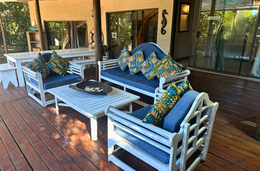 Exterior lounge area at Kangela 14 in Ponta Malongane