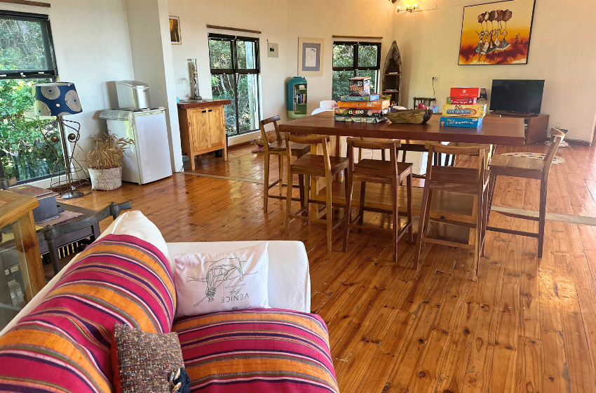 Lounge and dining room at Kangela 14 in Ponta Malongane