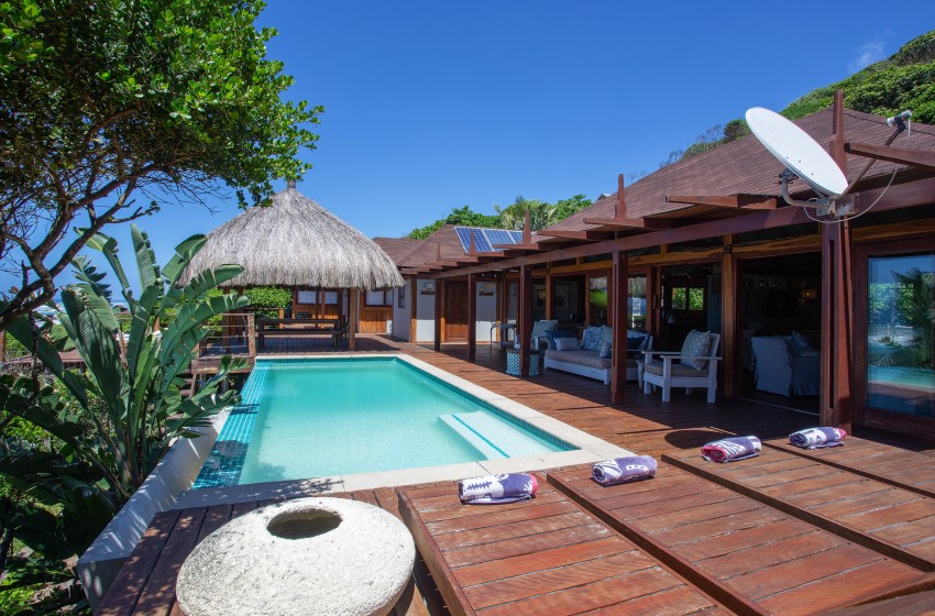Swimming pool at Aloha 6 in Ponta Mamoli