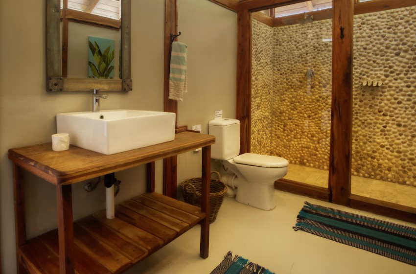 Bathroom at Aloha 6 in Ponta Mamoli