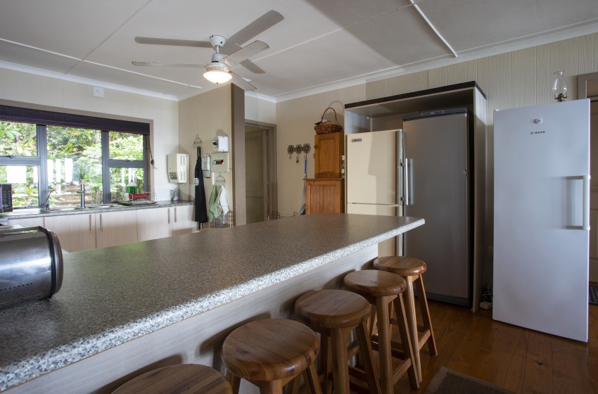 Kitchen with island at Campismo Ninho 23 in Ponta Malongane