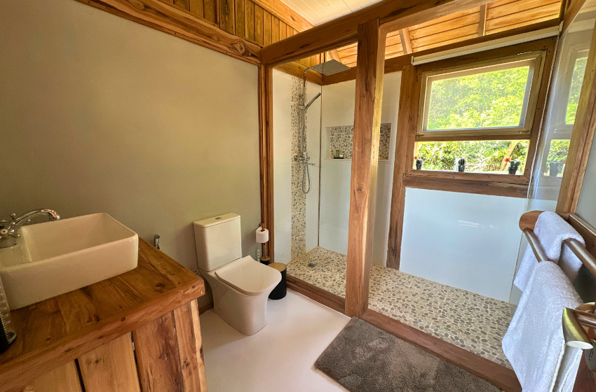 Full bathroom at Vila do Monte 10 in Ponta Mamoli