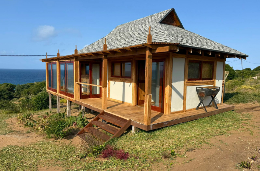 Exterior view with braai at Honey's House in Ponta Mamoli