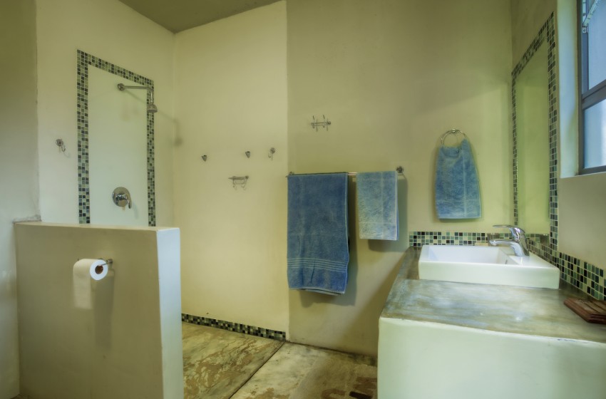 Bathroom at Baleia Azul 26 in Ponta Mamoli