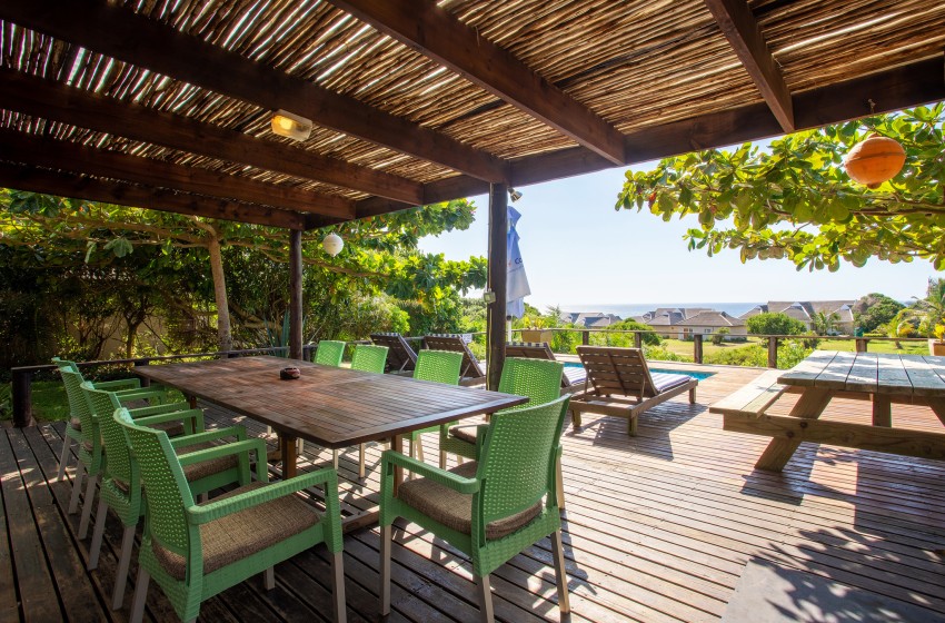 Outside dining area at Baleia Azul 15 in Ponta Mamoli