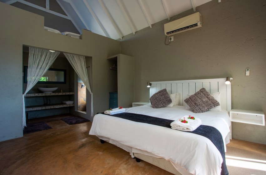 Bedroom 1 at Baleia Azul 15 in Ponta Mamoli
