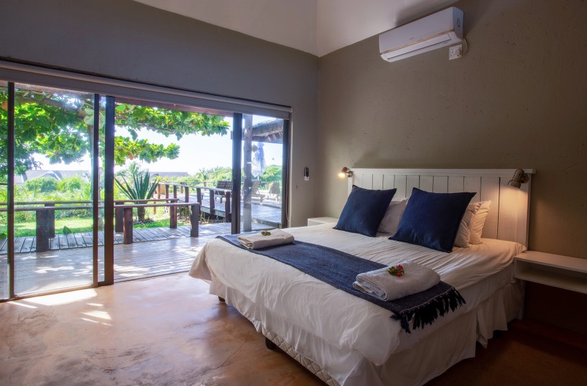 Bedroom 4 with garden view at Baleia Azul 15 in Ponta Mamoli