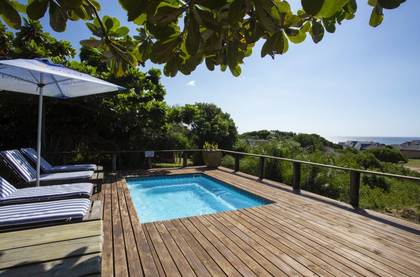 Pool with view of ocean at Baleia Azul 15 in Ponta Mamoli