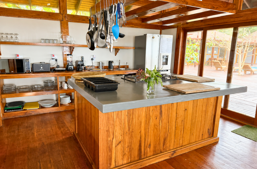 kitchen with island at Aloha 18 in Ponta Mamoli