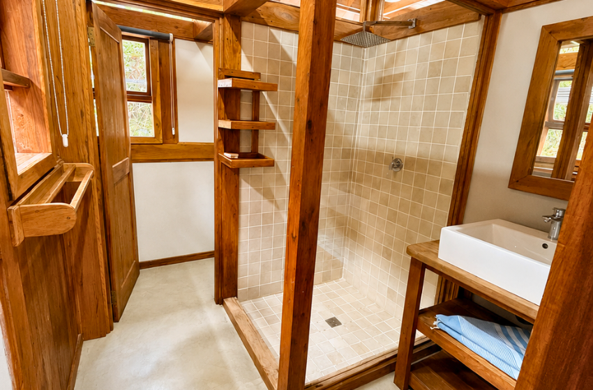 bathroom at Aloha 18 in Ponta Mamoli