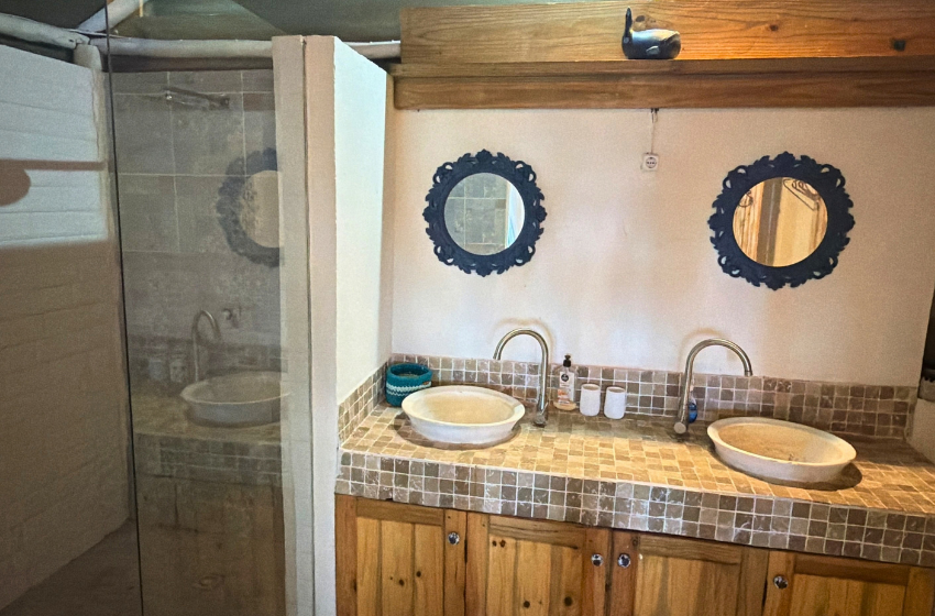 bathroom with shower at Baleia azul beachfront tent 7 in Ponta Mamoli