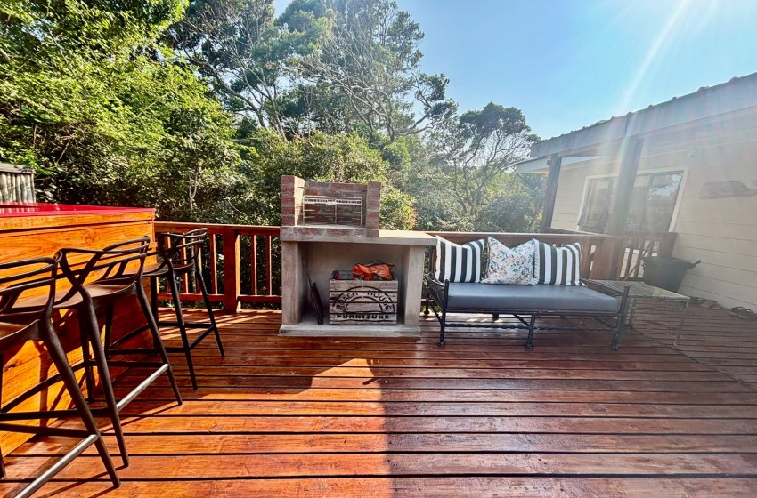 outside seating at Campismo Ninho 41 in Ponta Malongane