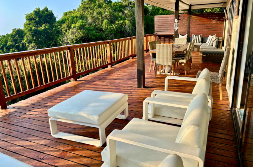deck seating with sea view at Campismo Ninho 41 in Ponta Malongane