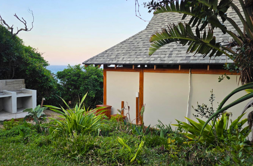 exterior with braai at Makana 3A chalet in Ponta Mamoli