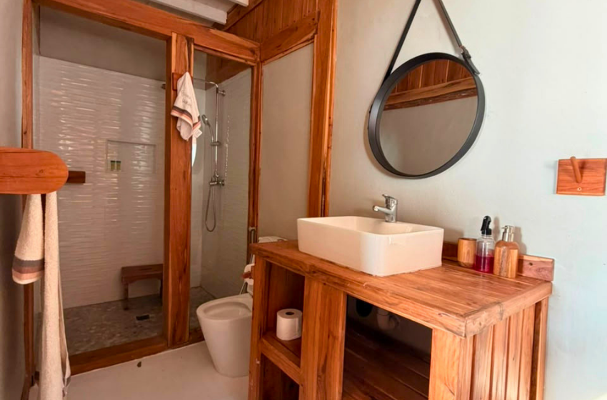 bathroom 1 at Makana 7A in Ponta Mamoli