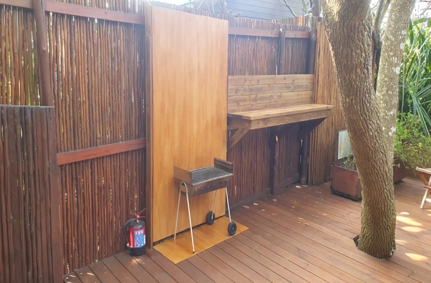 outside braai area at Mar Azul 4 in Ponta Malongane 